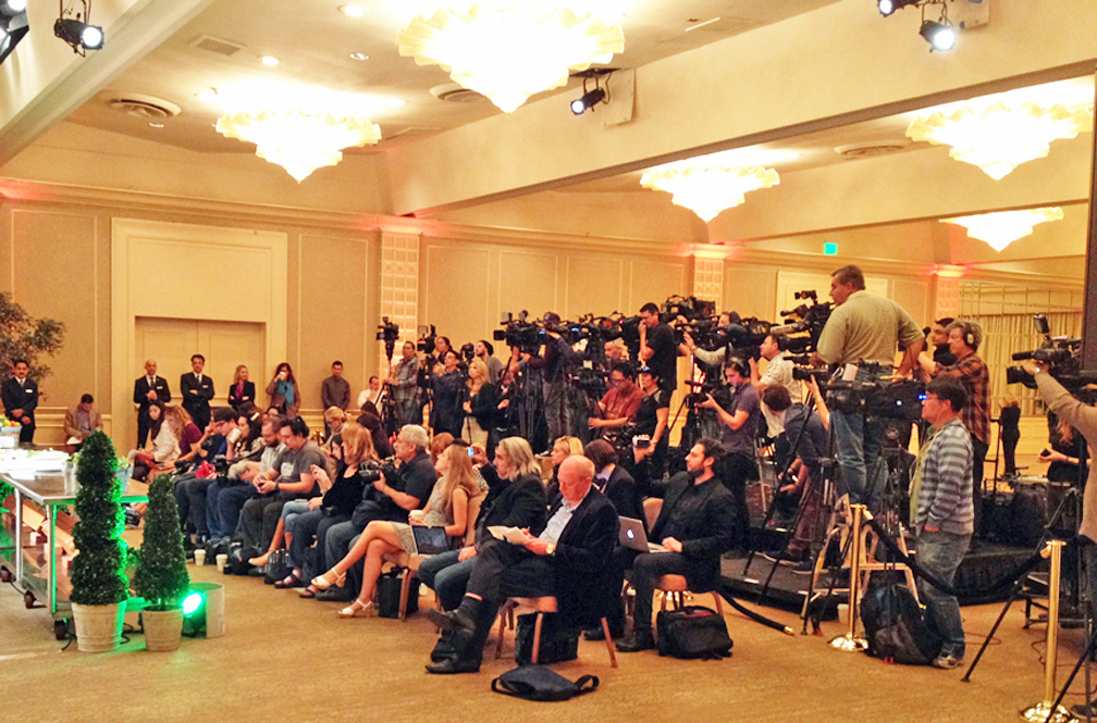 2-golden-globes-media-cropped-2-14x10-72-2